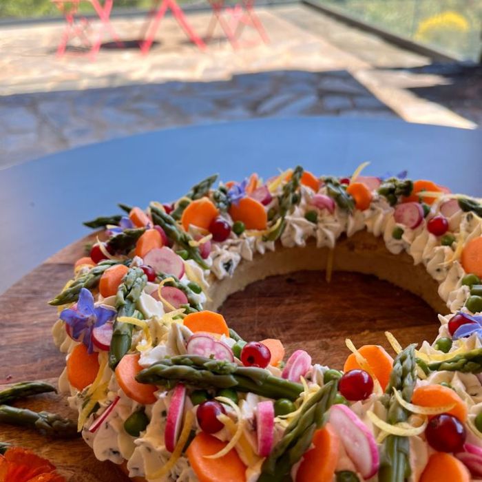 Gâteau végétal réalisé par la cheffe nomade Valérie Després à Dieulefit